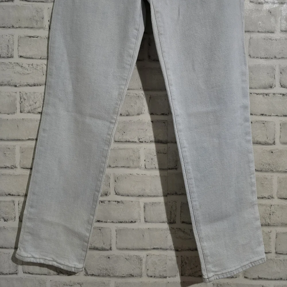 NEW J Brand Adele‎ Midrise Straight Jean Visionary Light Wash size 26